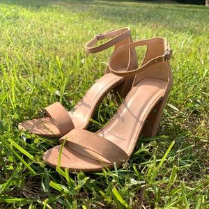 A New Day nude heels Womens size 9